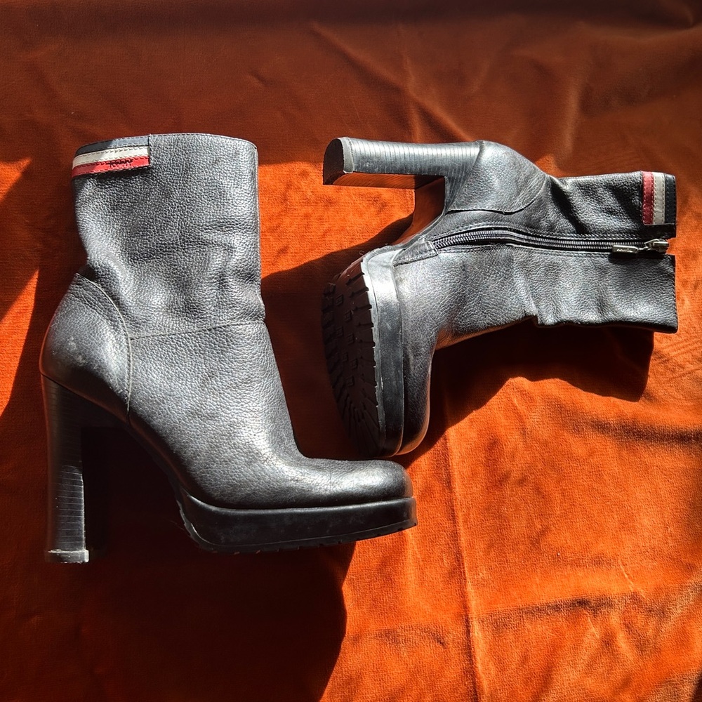*Rare* 90’s Vintage Tommy Hilfiger Leather High Heel Booties Chunky Ankle Boots